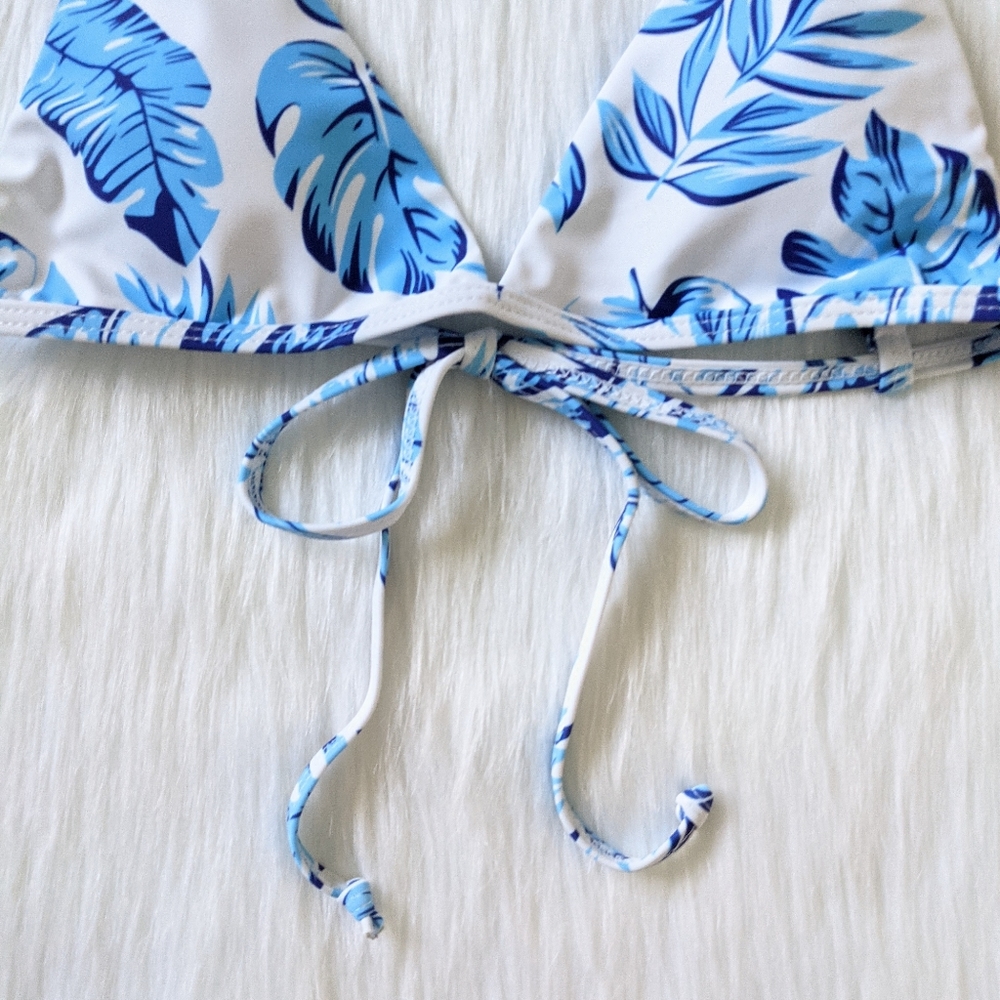 Blue and white tropical leaf print bikini top - Picture 2 of 7
